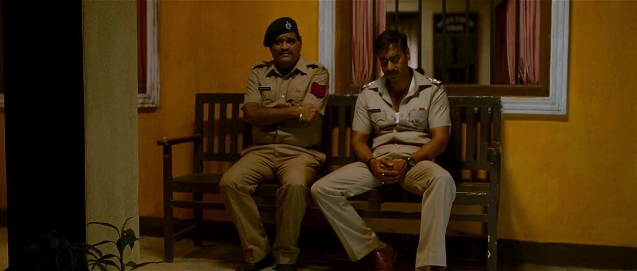 Singham (2011) BluRay Hindi 720p x264 AVC AAC 2.0 ESub.mkv.0004