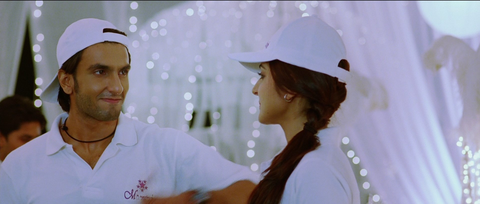 Band-Baaja-Baaraat-2010-1080p-Bluray-REMUX-Hindi-ESub--RemuxDoc.mkv_snapshot_00.29.16.404a4355a3c85bb4711