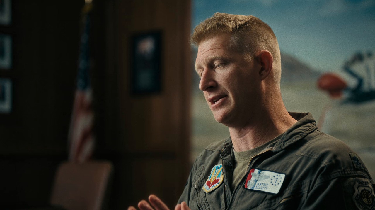 Air Force Elite Thunderbirds (2025) NF WEB-DL Hindi + English 1080p x264 AVC DDP 5.1 MSub.mkv_snapshot_00.19.23.704