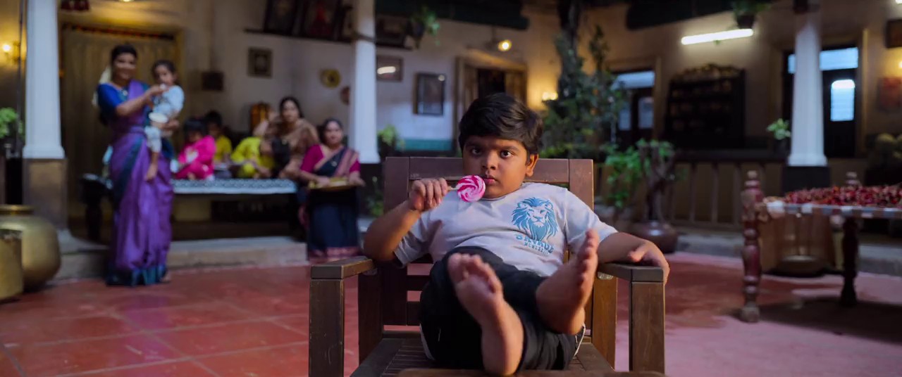 Sankranthiki Vasthunam (2025) WEBRip Hindi + Telugu 720p x264 AVC HE-AAC 2.0 ESub.mkv.0001
