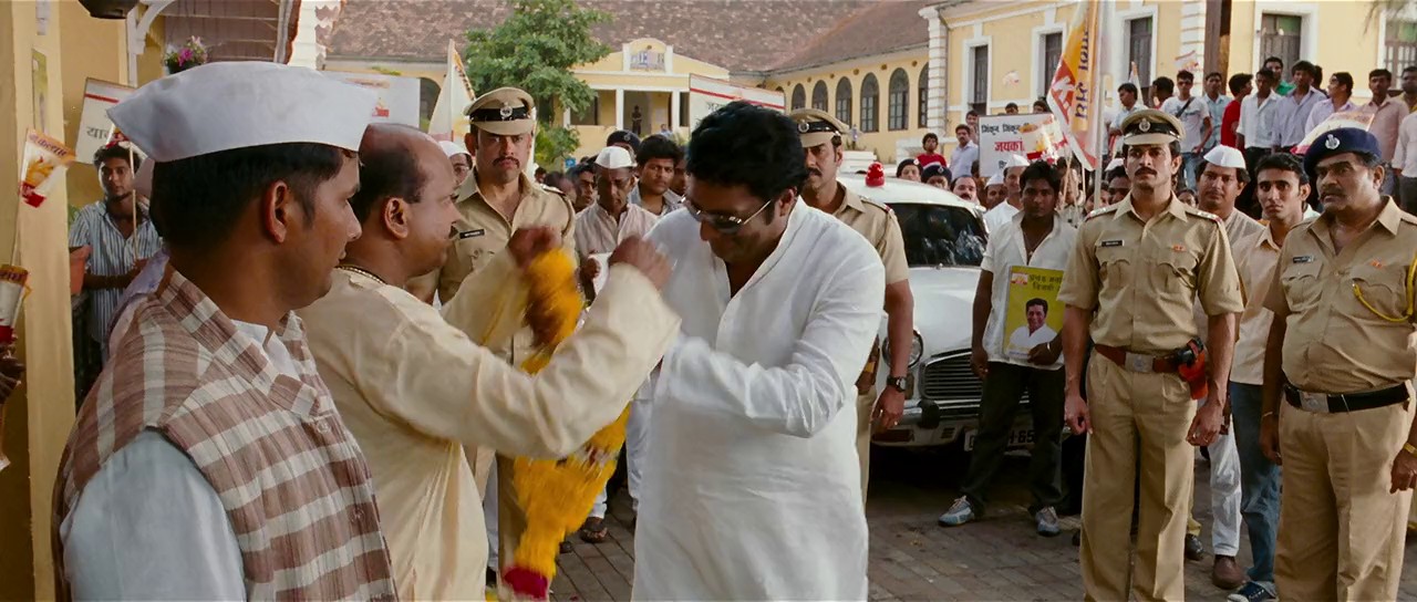 Singham (2011) BluRay Hindi 720p x264 AVC AAC 2.0 ESub.mkv.0002