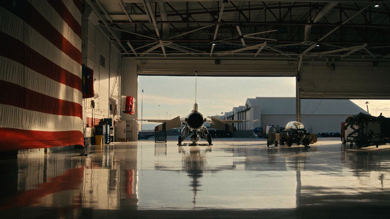 Air Force Elite Thunderbirds (2025) NF WEB-DL Hindi + English 1080p x264 AVC DDP 5.1 MSub.mkv_snapshot_00.04.32.314